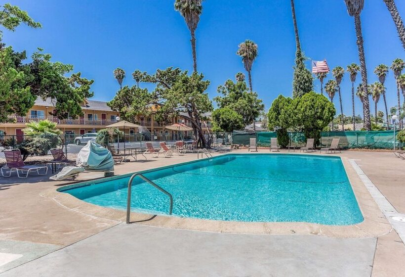 Отель Quality Inn Escondido Downtown