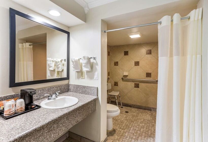 Отель Quality Inn Escondido Downtown