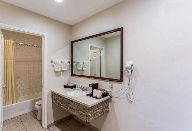 Отель Quality Inn Escondido Downtown