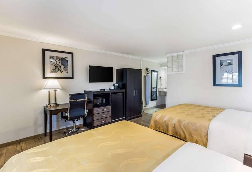 Отель Quality Inn Escondido Downtown