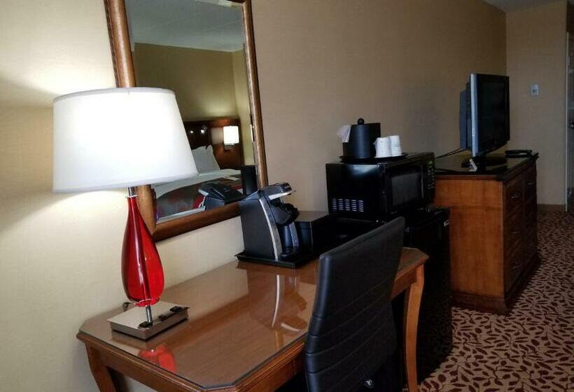 هتل Ramada Plaza & Conf Center By Wyndham Fort Wayne