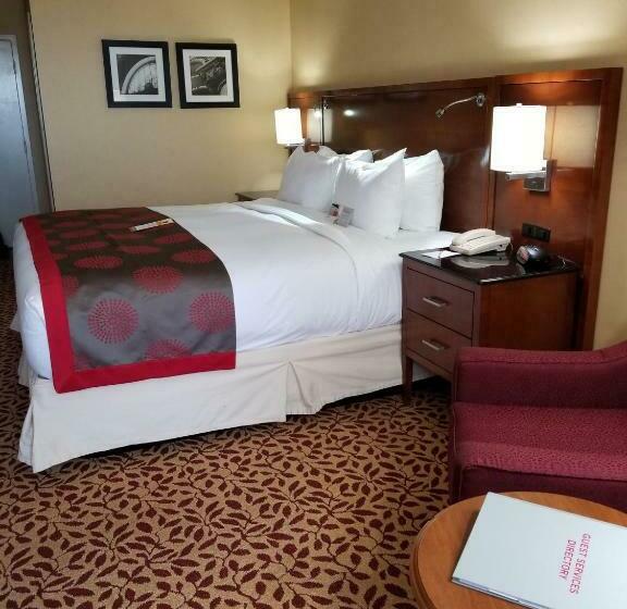 هتل Ramada Plaza & Conf Center By Wyndham Fort Wayne