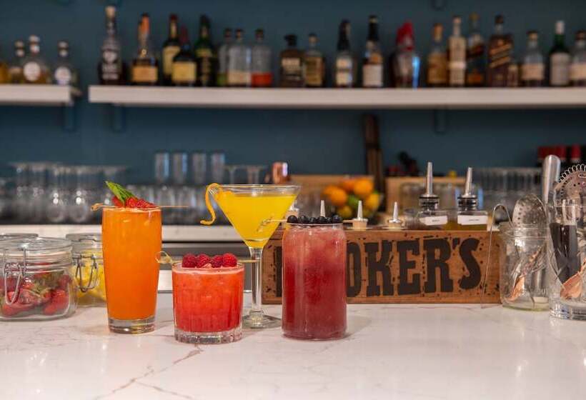 فندق Renaissance Newport Beach