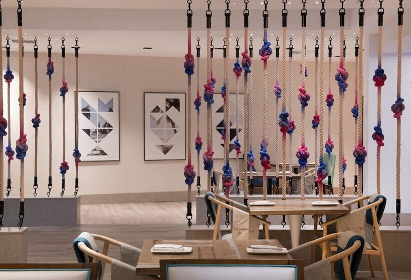 فندق Renaissance Newport Beach