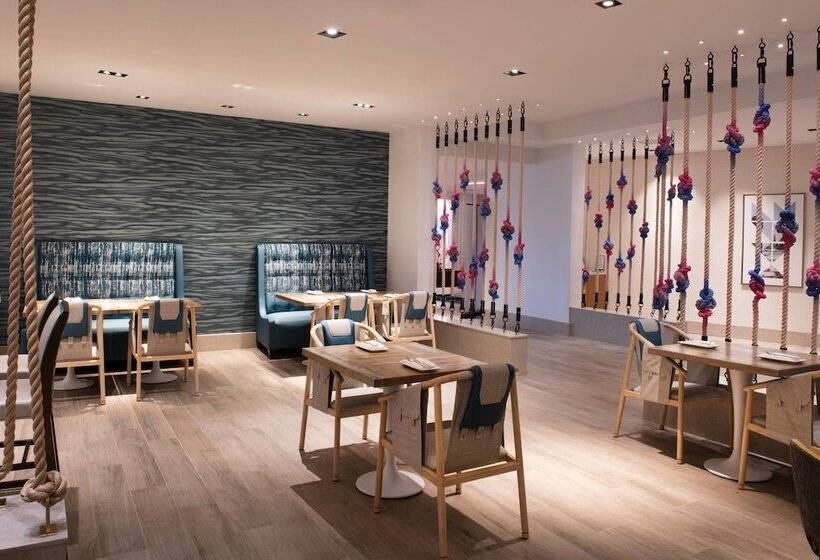 فندق Renaissance Newport Beach