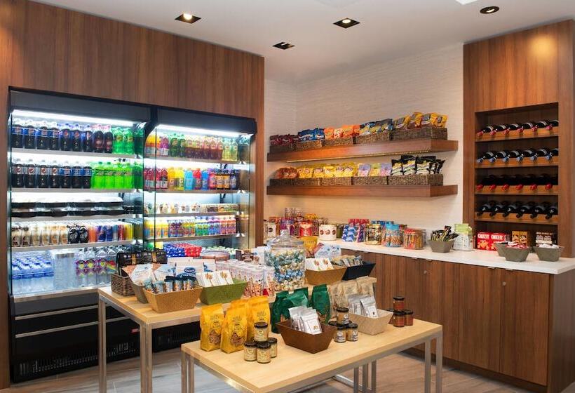 فندق Renaissance Newport Beach