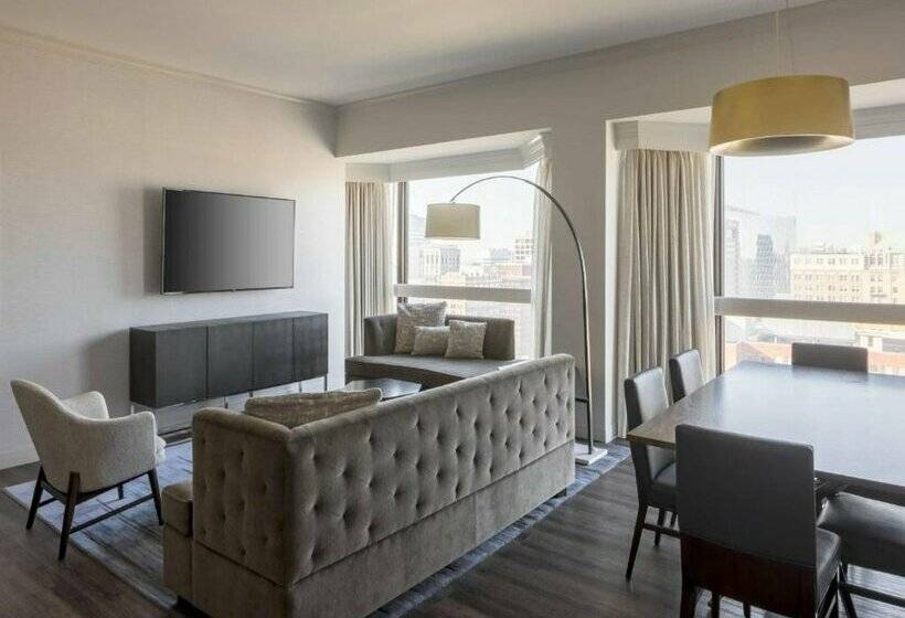 酒店 Richmond Marriott