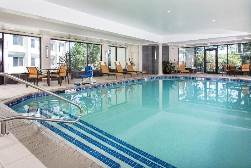 Отель Rochester Airport Marriott