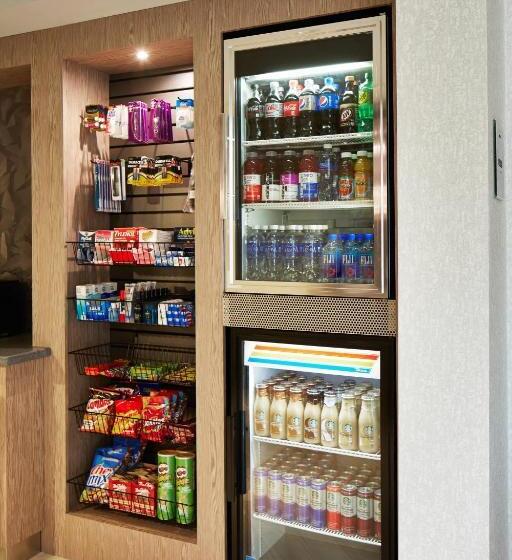 هتل Rochester Airport Marriott