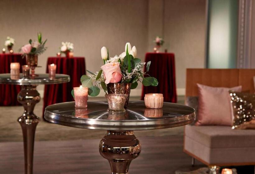 Отель Rochester Airport Marriott