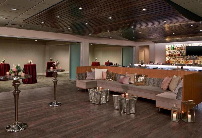 Отель Rochester Airport Marriott