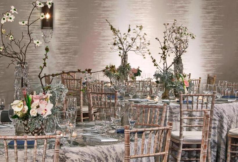 Отель Rochester Airport Marriott