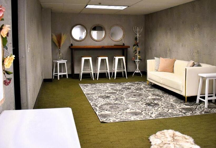 Отель Rochester Airport Marriott