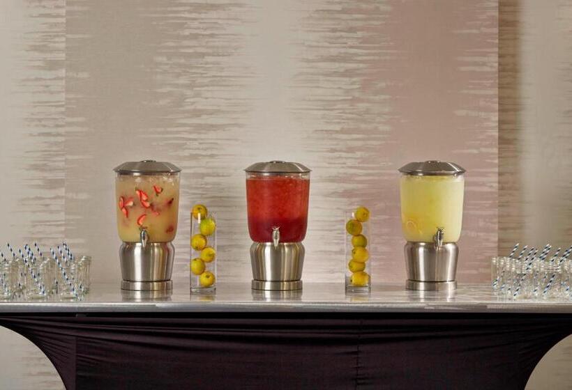 Отель Rochester Airport Marriott