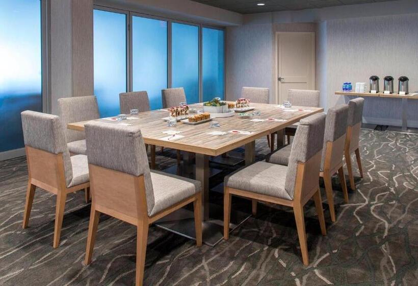 Отель Rochester Airport Marriott