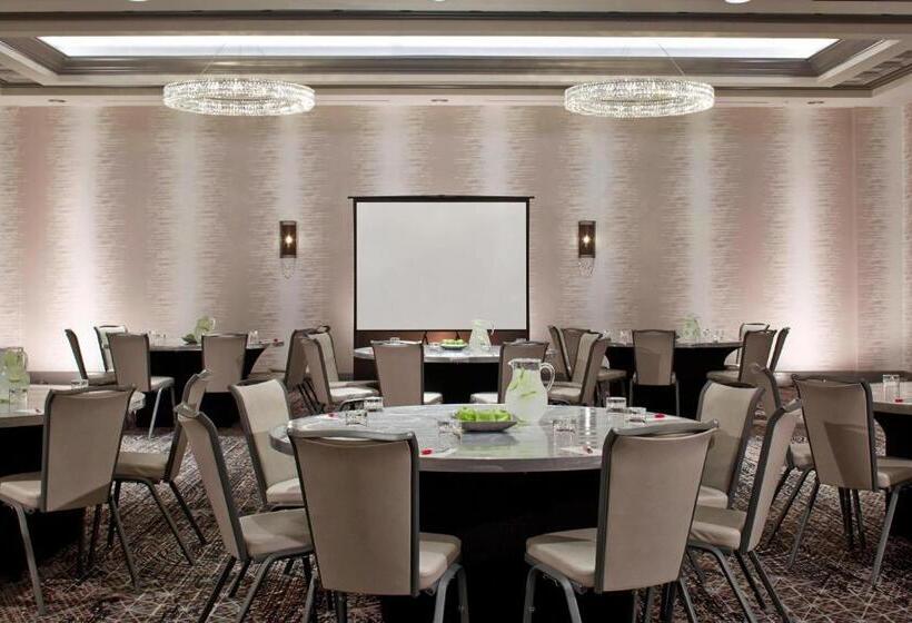 Отель Rochester Airport Marriott