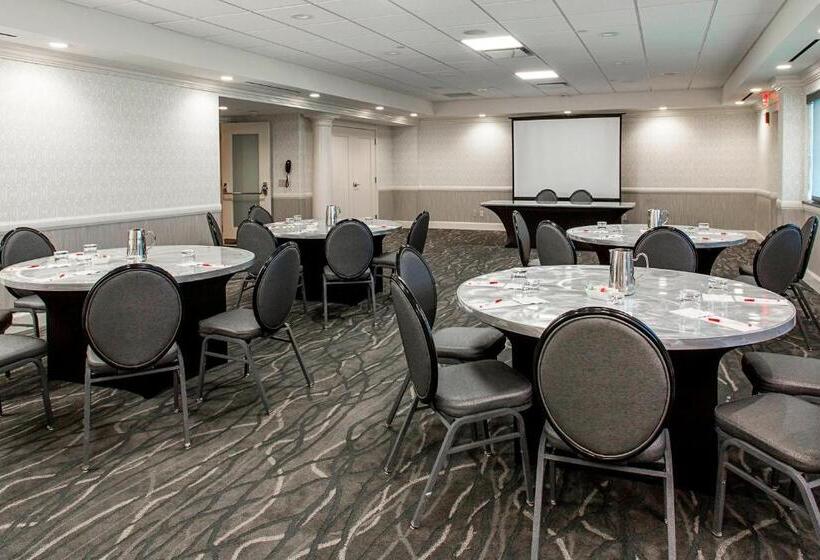 هتل Rochester Airport Marriott