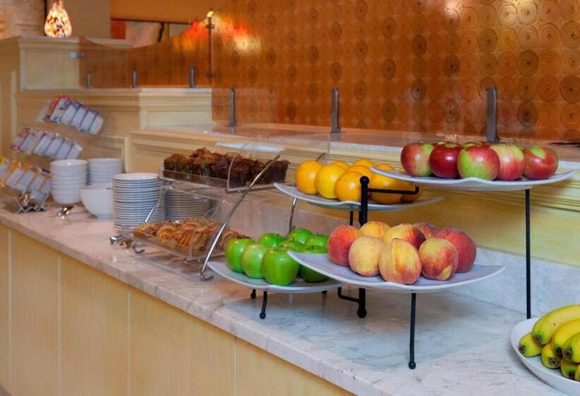 Отель Rochester Airport Marriott