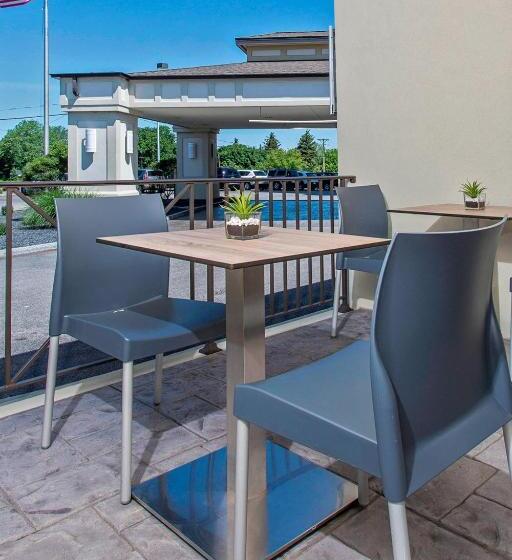 هتل Rochester Airport Marriott