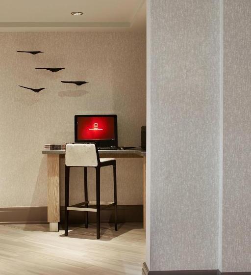 Отель Rochester Airport Marriott