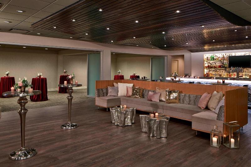 Отель Rochester Airport Marriott