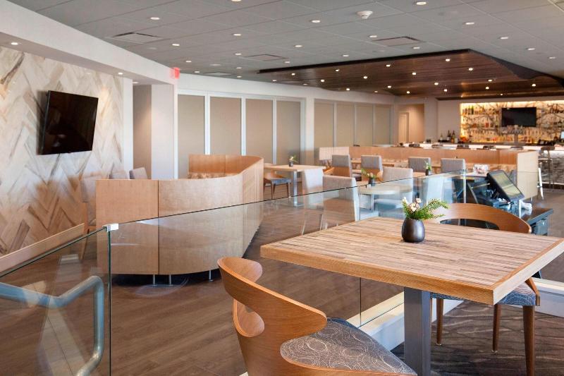 Отель Rochester Airport Marriott