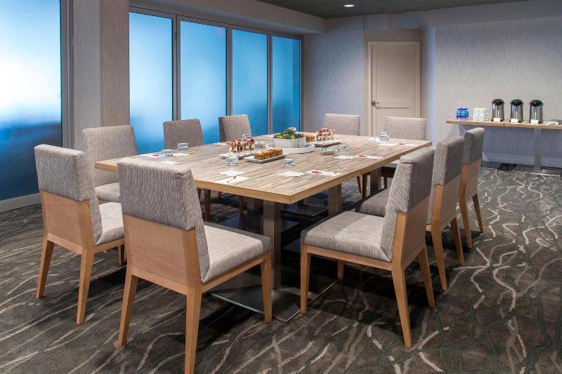 Отель Rochester Airport Marriott