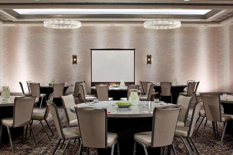 Отель Rochester Airport Marriott