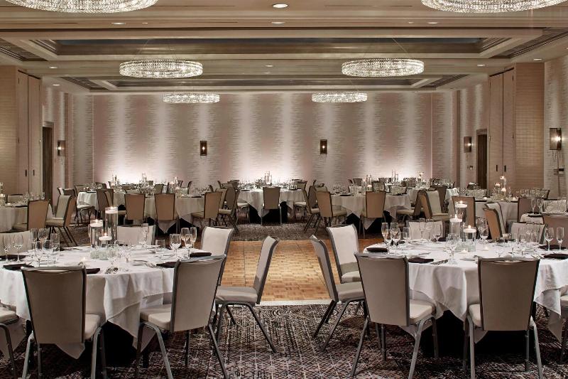 Отель Rochester Airport Marriott