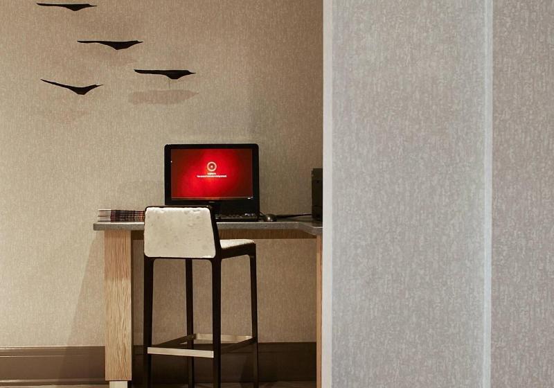 Отель Rochester Airport Marriott