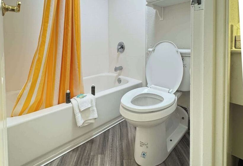 فندق Rodeway Inn