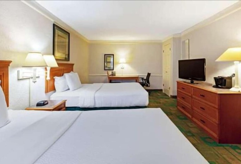 فندق Rodeway Inn