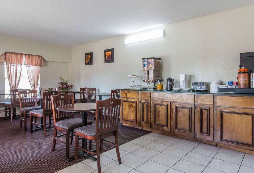 فندق Rodeway Inn & Suites