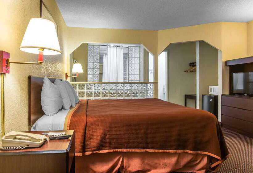 فندق Rodeway Inn & Suites