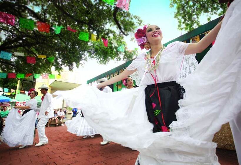 Отель San Antonio Marriott Riverwalk