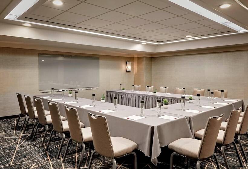 Отель San Francisco Airport Marriott Waterfront