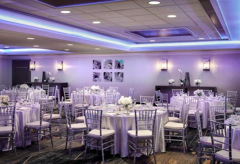 Отель San Francisco Airport Marriott Waterfront