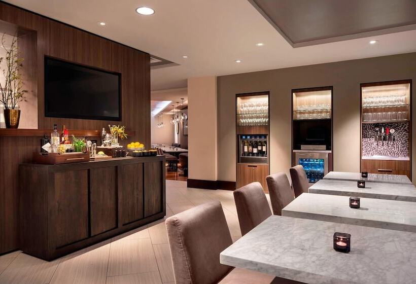 Отель San Francisco Airport Marriott Waterfront