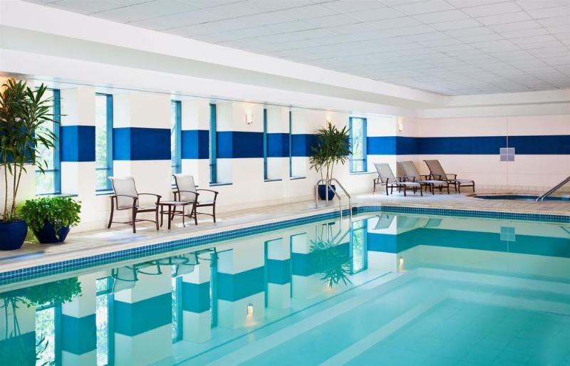 Отель Sheraton Suites Old Town Alexandria