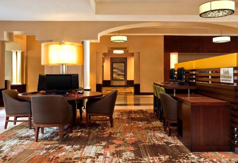 هتل Sheraton Suites Old Town Alexandria