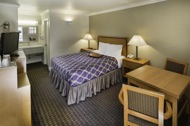 فندق Soma Park Inn