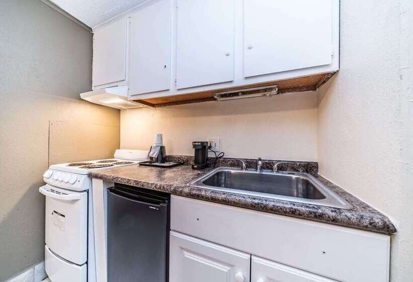 فندق Super 8 By Wyndham Monroe