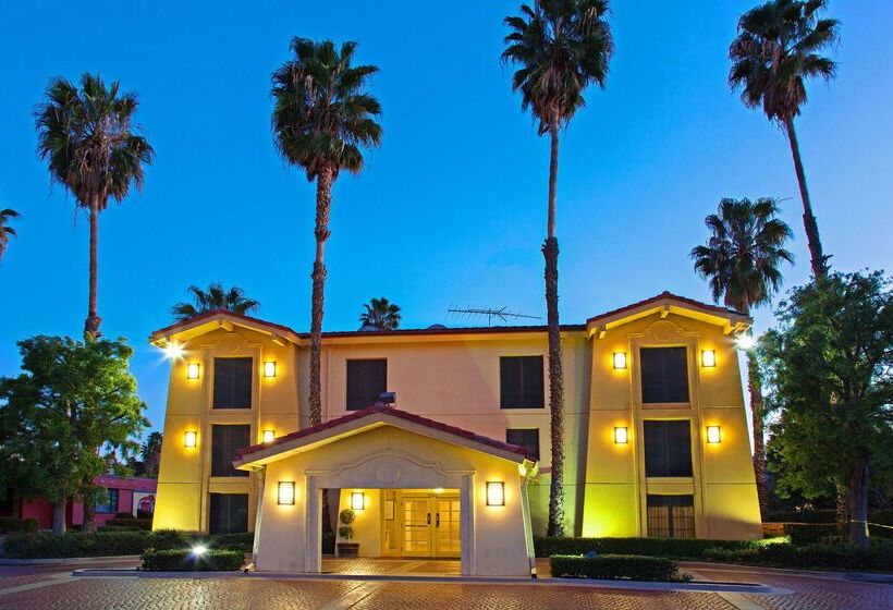 호텔 Super 8 By Wyndham San Bernardino