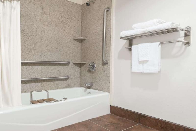 Surestay Plus Hotel By Best Western Lubbock Medical Center