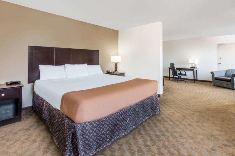 Surestay Plus Hotel By Best Western Lubbock Medical Center