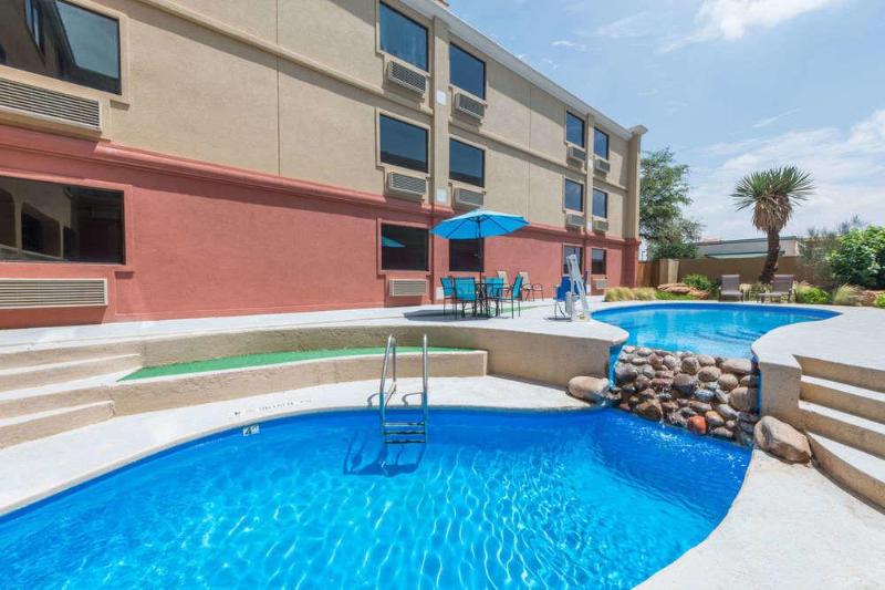 Surestay Plus Hotel By Best Western Lubbock Medical Center