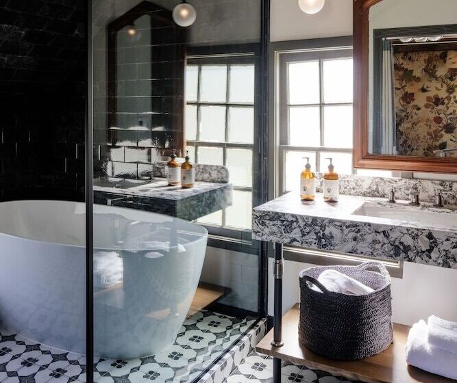 فندق The Madrona