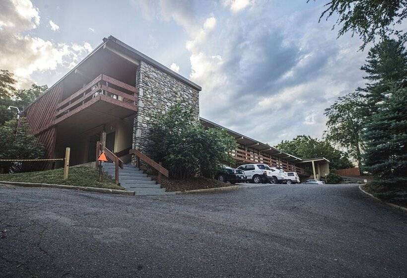 ホテル The Mountaineer Inn