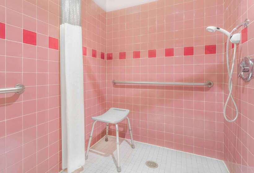 בית מלון כפרי Travelodge By Wyndham Juneau