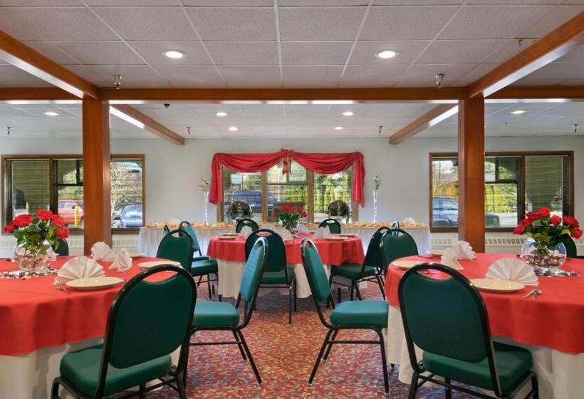 בית מלון כפרי Travelodge By Wyndham Juneau